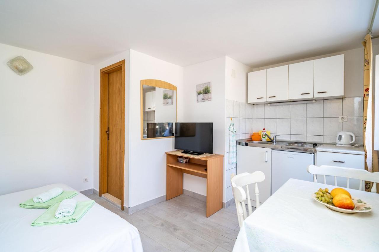 Apartments Lidija Затон Экстерьер фото